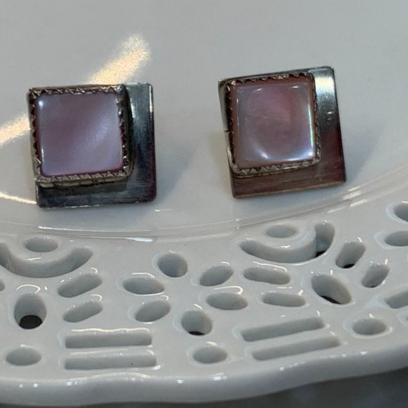 Vintage Sterling and Pink Mother of Pearl Stud Earrings - Picture 4 of 9